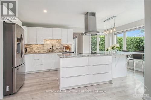 6074 Meadowglen Drive, Ottawa, ON - Indoor Photo Showing Kitchen With Upgraded Kitchen