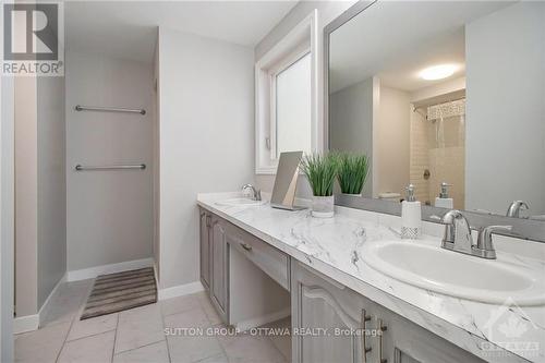 6074 Meadowglen Drive, Ottawa, ON - Indoor Photo Showing Bathroom