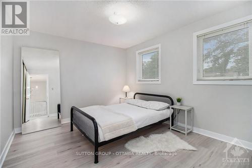 6074 Meadowglen Drive, Ottawa, ON - Indoor Photo Showing Bedroom