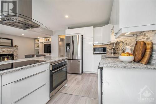 6074 Meadowglen Drive, Ottawa, ON - Indoor Photo Showing Kitchen With Upgraded Kitchen