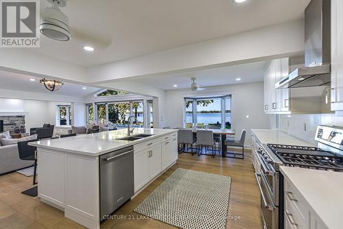 6 Thicketwood Place, Ramara, ON - Indoor Photo Showing Kitchen With Double Sink With Upgraded Kitchen