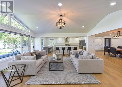 6 Thicketwood Place, Ramara, ON - Indoor Photo Showing Living Room