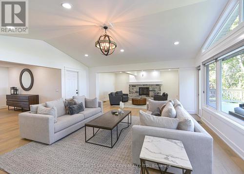 6 Thicketwood Place, Ramara, ON - Indoor Photo Showing Living Room