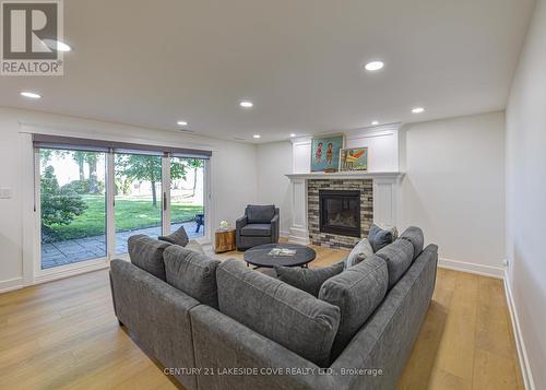 6 Thicketwood Place, Ramara, ON - Indoor Photo Showing Living Room With Fireplace