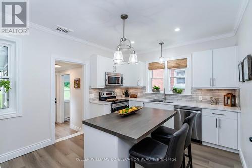 352 Third Street, Midland, ON - Indoor Photo Showing Kitchen With Upgraded Kitchen