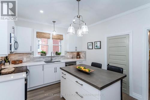 352 Third Street, Midland, ON - Indoor Photo Showing Kitchen