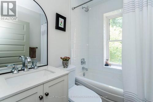 352 Third Street, Midland, ON - Indoor Photo Showing Bathroom