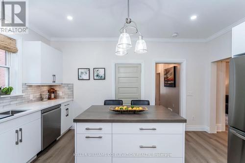 352 Third Street, Midland, ON - Indoor Photo Showing Kitchen With Upgraded Kitchen