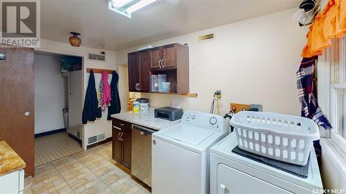 1425 Mcintosh Street, Regina, SK - Indoor Photo Showing Laundry Room