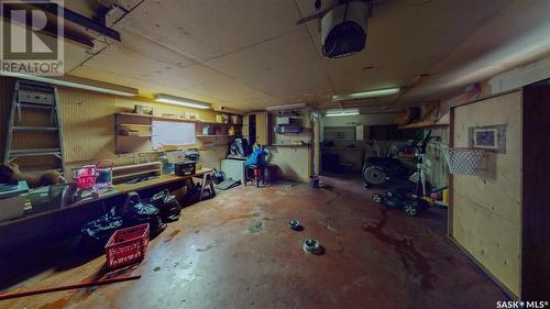 1425 Mcintosh Street, Regina, SK - Indoor Photo Showing Garage