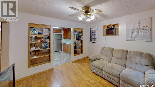 1425 Mcintosh Street, Regina, SK - Indoor Photo Showing Living Room