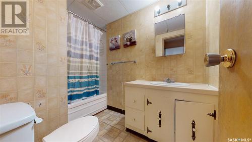 1425 Mcintosh Street, Regina, SK - Indoor Photo Showing Bathroom