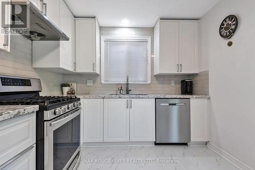 2746 Constable Road, Mississauga, ON - Indoor Photo Showing Kitchen With Stainless Steel Kitchen