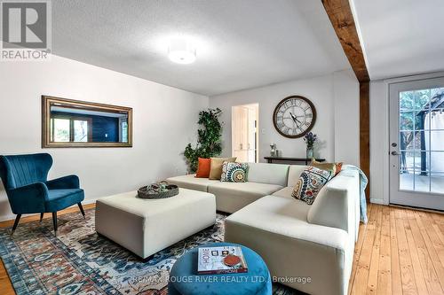 2746 Constable Road, Mississauga, ON - Indoor Photo Showing Living Room