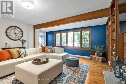 2746 Constable Road, Mississauga, ON - Indoor Photo Showing Living Room