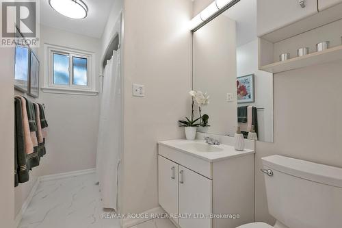 2746 Constable Road, Mississauga, ON - Indoor Photo Showing Bathroom