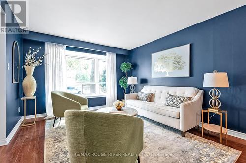 2746 Constable Road, Mississauga, ON - Indoor Photo Showing Living Room