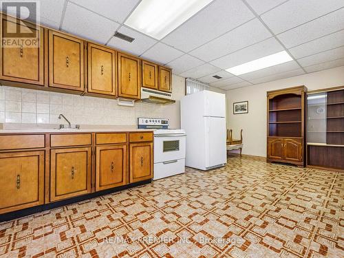 2960 Weston Road, Toronto, ON - Indoor Photo Showing Kitchen