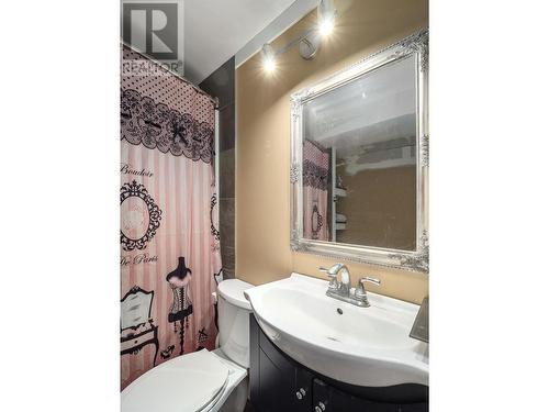 8032 Princeton Crescent, Prince George, BC - Indoor Photo Showing Bathroom