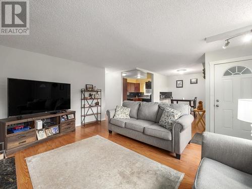 8032 Princeton Crescent, Prince George, BC - Indoor Photo Showing Living Room