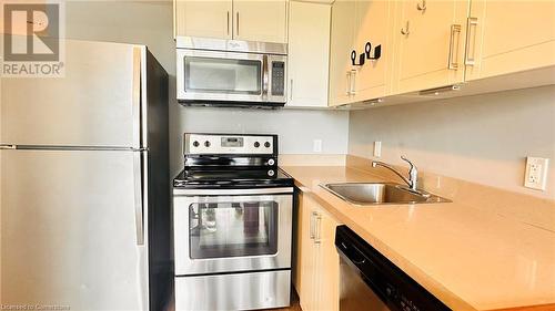 321 Spruce Street Unit# 605, Waterloo, ON - Indoor Photo Showing Kitchen With Stainless Steel Kitchen