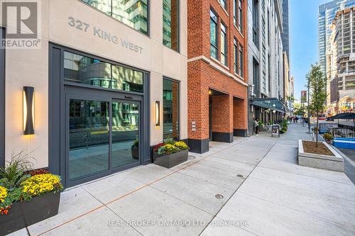 4005 - 327 King Street W, Toronto, ON - Outdoor