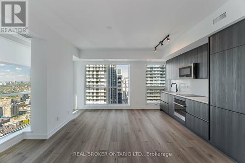 4005 - 327 King Street W, Toronto, ON - Indoor Photo Showing Kitchen