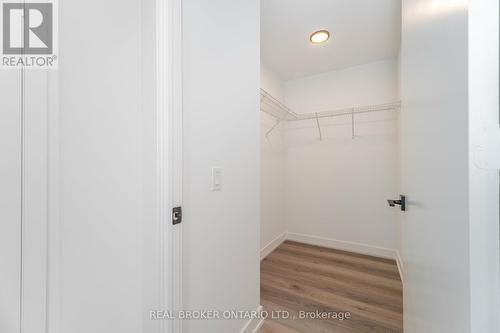 4005 - 327 King Street W, Toronto, ON - Indoor