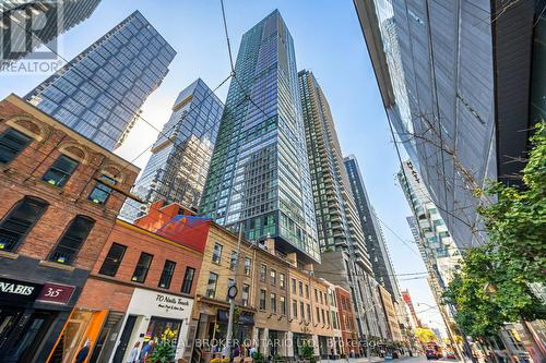 4005 - 327 King Street W, Toronto, ON - Outdoor With Facade