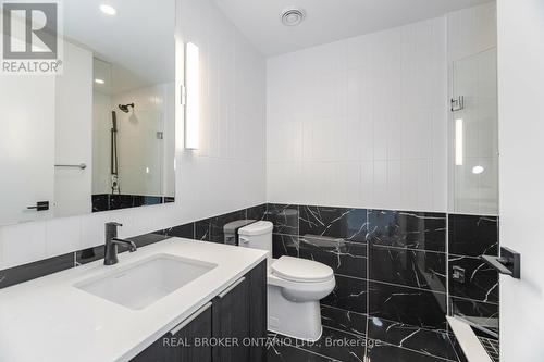 4005 - 327 King Street W, Toronto, ON - Indoor Photo Showing Bathroom