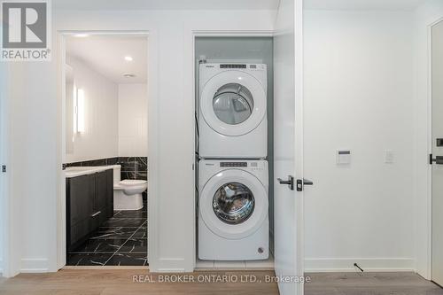 4005 - 327 King Street W, Toronto, ON - Indoor Photo Showing Laundry Room