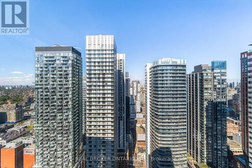 4005 - 327 King Street W, Toronto, ON - Outdoor With Facade