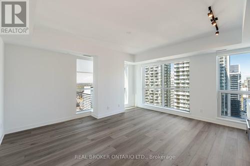 4005 - 327 King Street W, Toronto, ON - Indoor