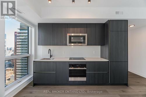 4005 - 327 King Street W, Toronto, ON - Indoor Photo Showing Kitchen