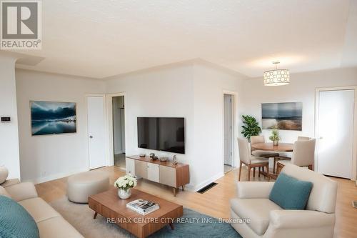 1644 Mardell Street, London, ON - Indoor Photo Showing Living Room