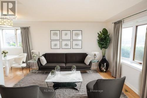 1644 Mardell Street, London, ON - Indoor Photo Showing Living Room