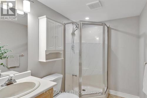 7 Hillview Drive, Kawartha Lakes (Bobcaygeon), ON - Indoor Photo Showing Bathroom