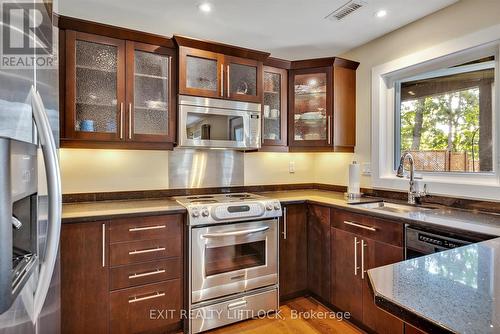 7 Hillview Drive, Kawartha Lakes (Bobcaygeon), ON - Indoor Photo Showing Kitchen