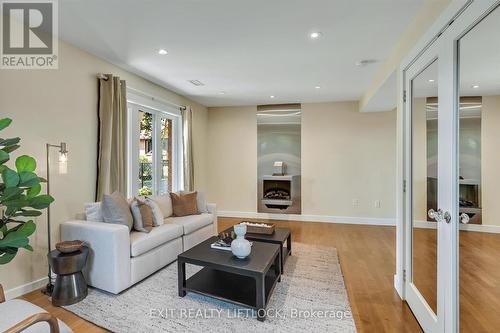 7 Hillview Drive, Kawartha Lakes (Bobcaygeon), ON - Indoor Photo Showing Living Room