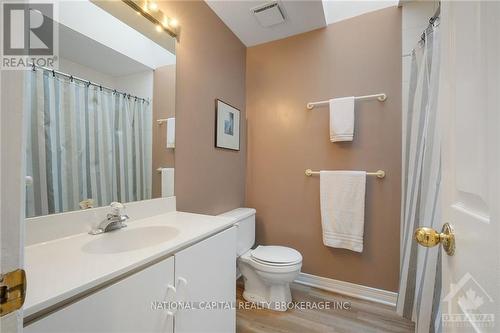 A - 130 Hawthorne Avenue, Ottawa, ON - Indoor Photo Showing Bathroom