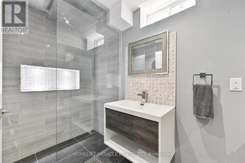 23 Killington Avenue, Vaughan, ON - Indoor Photo Showing Bathroom