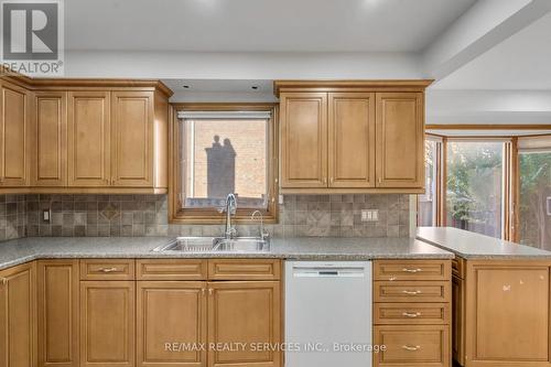 4226 Sugarbush Road, Mississauga, ON - Indoor Photo Showing Kitchen With Double Sink