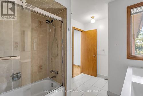 4226 Sugarbush Road, Mississauga, ON - Indoor Photo Showing Bathroom