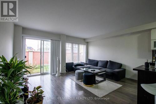 124 Baffins Crescent, Brampton, ON - Indoor Photo Showing Living Room