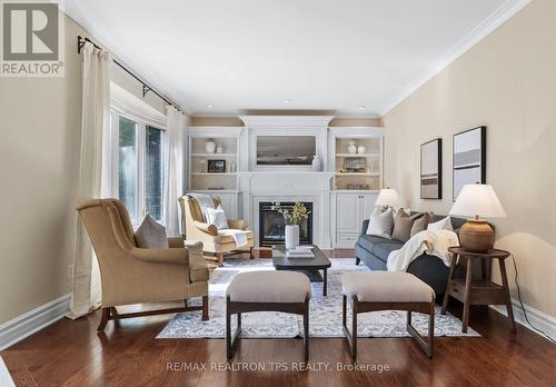 9 Winterport Court, Richmond Hill, ON - Indoor Photo Showing Living Room With Fireplace