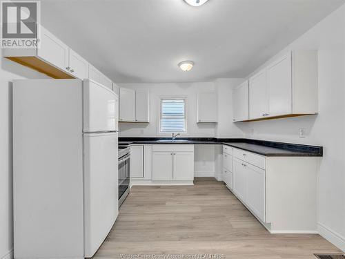 1046 Albert Road, Windsor, ON - Indoor Photo Showing Kitchen