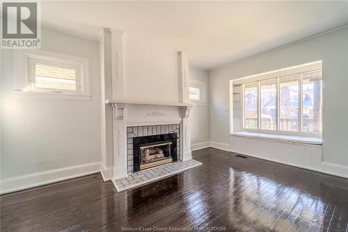 966 Curry, Windsor, ON - Indoor Photo Showing Living Room With Fireplace