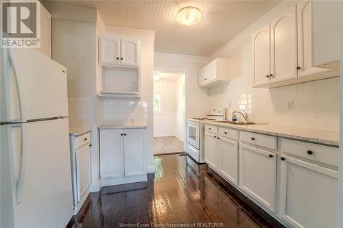 966 Curry, Windsor, ON - Indoor Photo Showing Kitchen