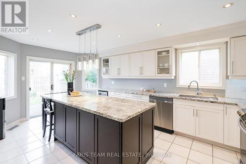 67 Kenwell Crescent, Barrie, ON - Indoor Photo Showing Kitchen With Upgraded Kitchen