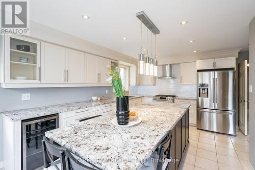 67 Kenwell Crescent, Barrie, ON - Indoor Photo Showing Kitchen With Upgraded Kitchen